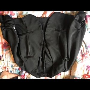 Black size medium Maurice’s blazer.